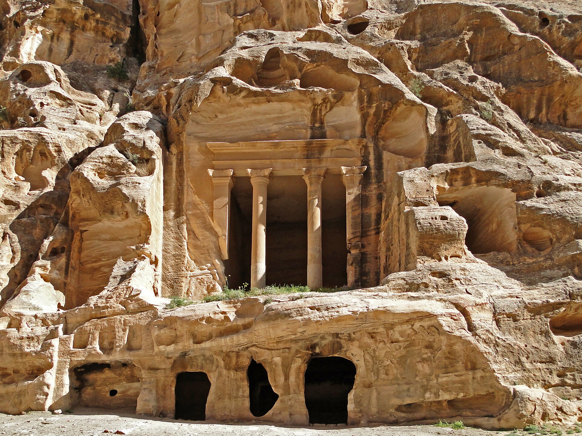 Little Petra and Beidha Day Tour from Petra